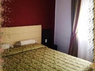 Club Z 酒店 凯里尼亚