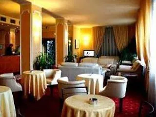 Club Z Hotel